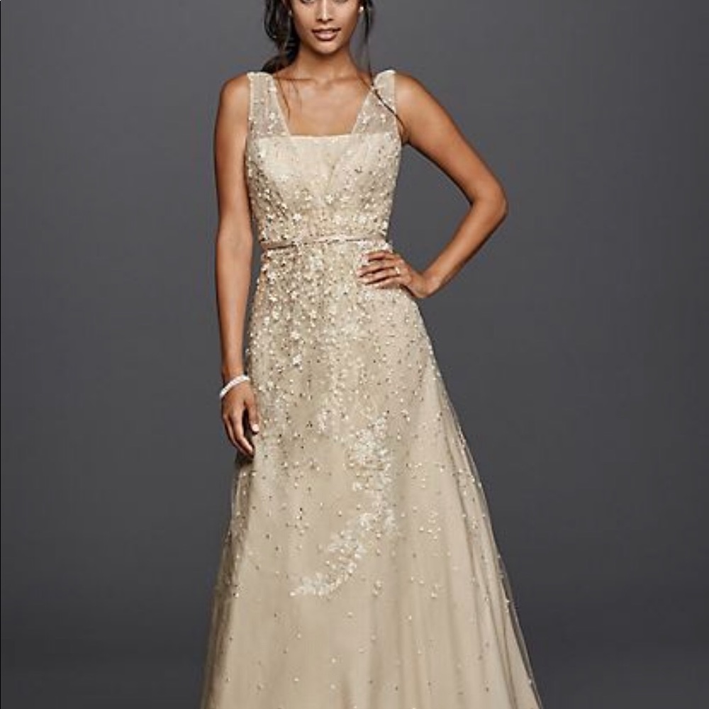 Wedding Dress - Picture 1 of 8